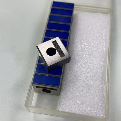Kohlenstoffstahl Roland Gripper Pad mit blauem Gummi für Druckpresse Ersatzteile 19*18*8mm